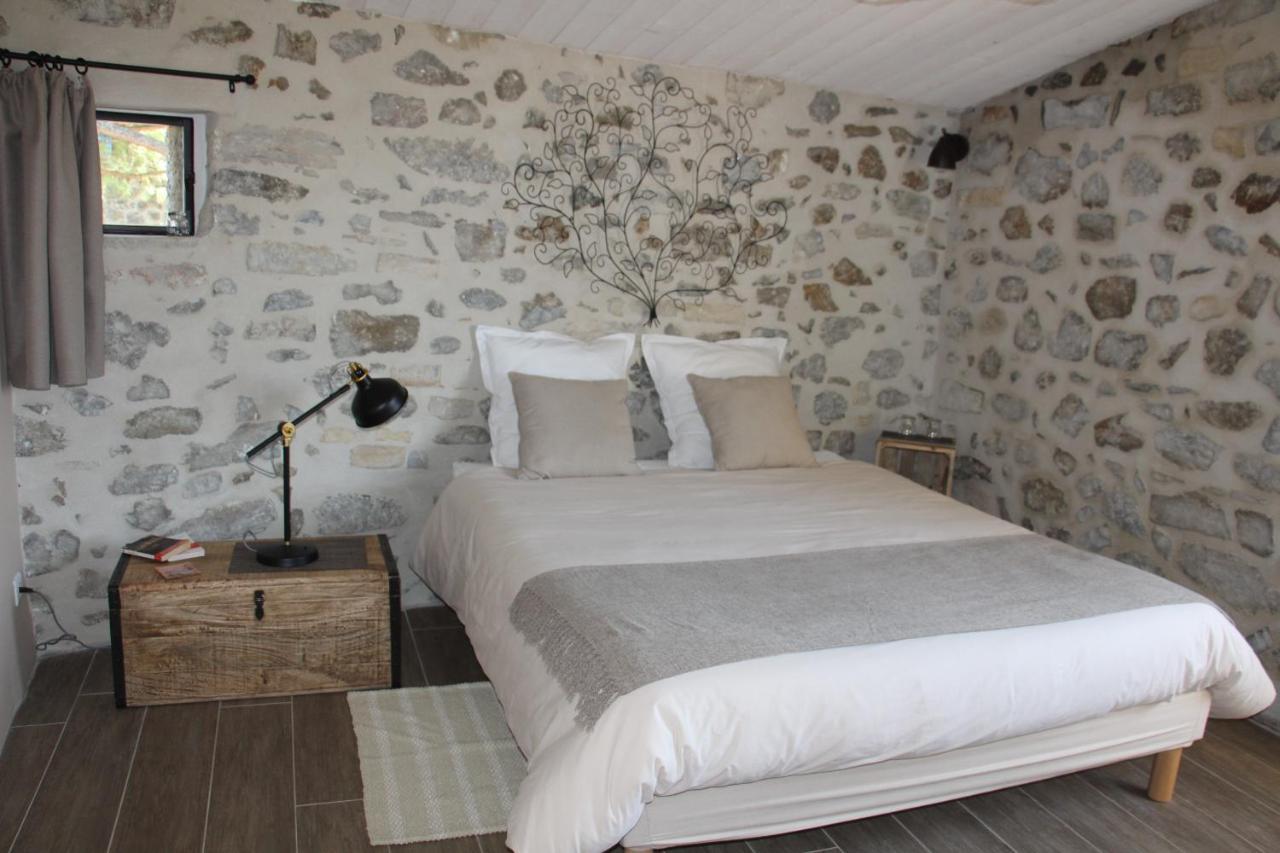 Domaine Insolite Du Petit Moras Bed & Breakfast